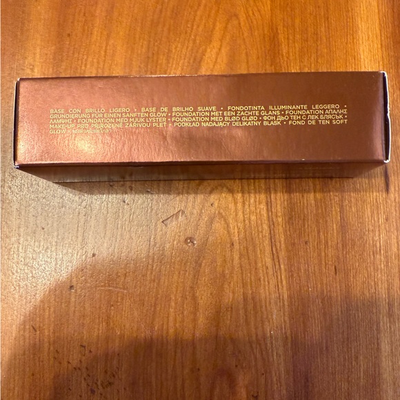 HOURGLASS COSMETICS Ambient Soft Glow Foundation - Picture 6 of 7